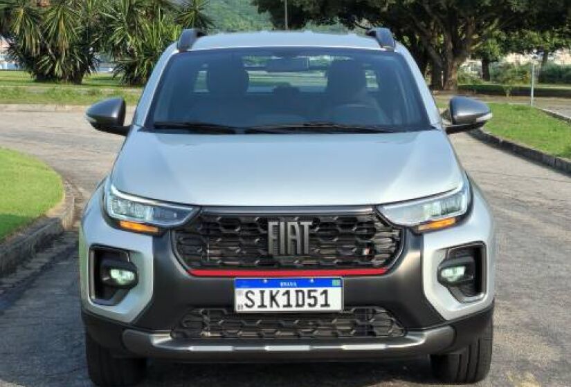 A versão Ultra da picape Fiat Strada vem com capota marítima de série - Fotos: Luiza Kreitlon / AutoMotrix