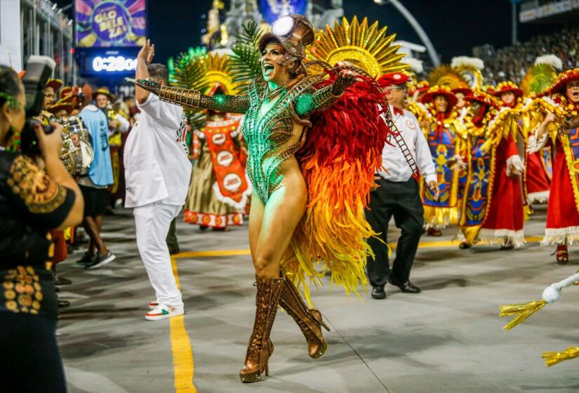 Momentos do desfile da Mocidade Alegre em 2024. Fotos: Paulo Pinto/Agência Brasil