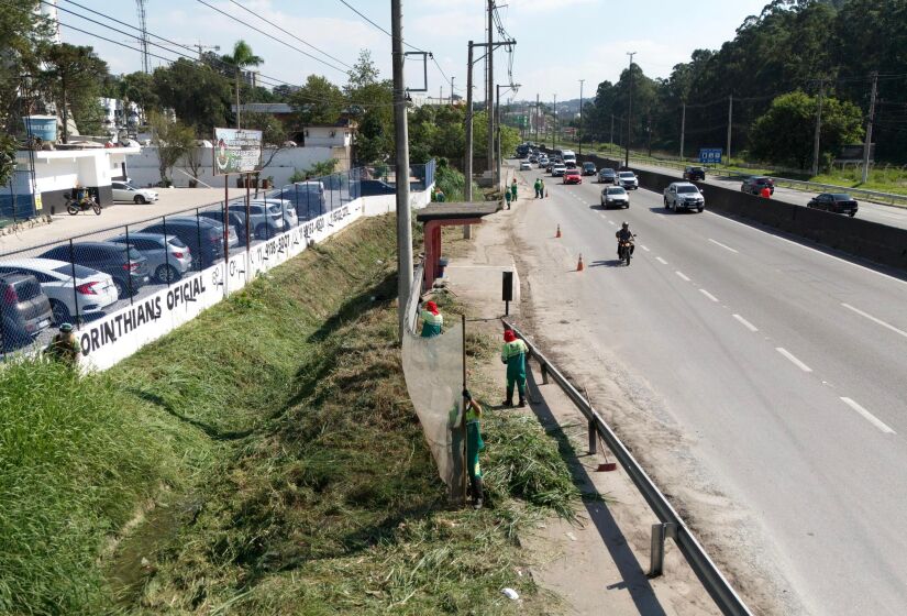 Avenida corta o munícipio de Taboão da Serra, na região sudoeste da Grande São Paulo 