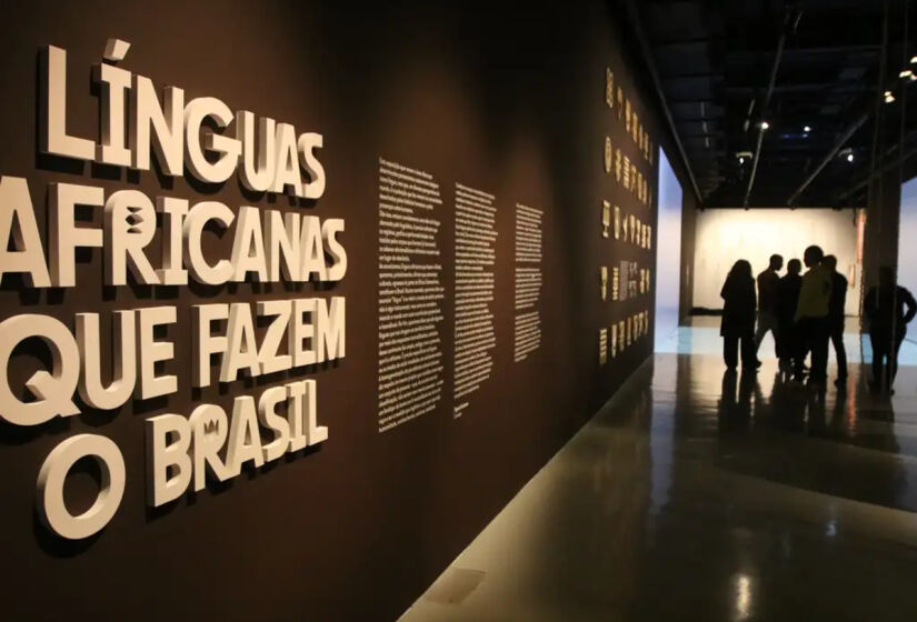 Mostra Línguas Africanas que Fazem o Brasil, com curadoria de Tiganá Santana, no Museu da Língua Portuguesa. / Rovena Rosa/Agência Brasil