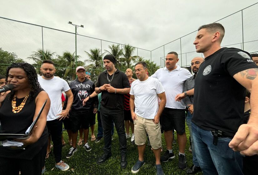 Adriano Imperador durante inauguração de campo em Cubatão/Divulgação/PMC