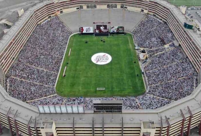 2- Estádio Monumental "U" - Capacidade: 80.093 (Foto: Divulgação)