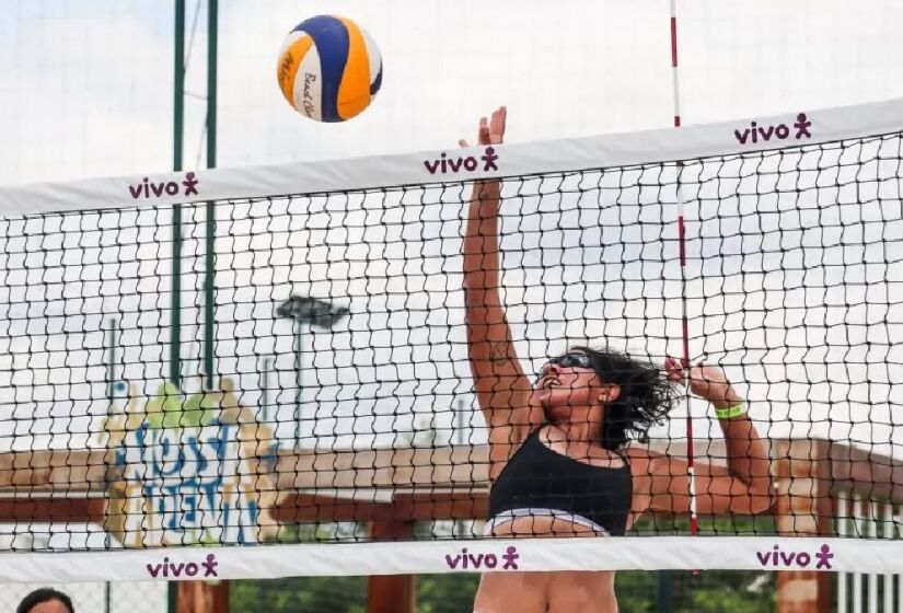 Aula de vôlei de praia/Divulgação/Nossa Arena