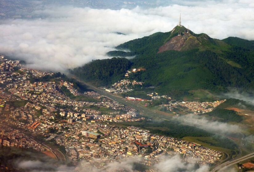 Situado na Zona Oeste, Jaguara é um bairro residencial que oferece uma boa qualidade de vida e segurança. Com um ambiente tranquilo e familiar, o bairro é conhecido por sua proximidade com a Marginal Tietê, o que facilita o acesso a outras regiões de São Paulo. / Foto: Wikimedia Commons