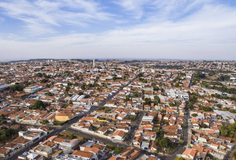 Botucatu tem uma infraestrutura urbana bem desenvolvida, com bons serviços de saúde, incluindo hospitais e clínicas de qualidade.