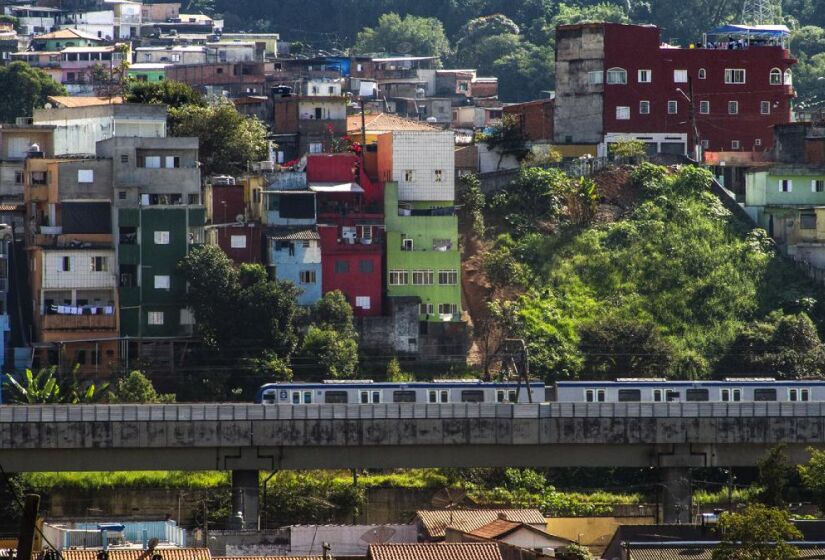 Localizado na Zona Sul de São Paulo, o Capão Redondo é frequentemente mencionado entre os bairros mais perigosos da cidade. A presença de gangues e o tráfico de drogas são fatores que contribuem para essa reputação. / Foto: Divulgação/Wikimedia Commons