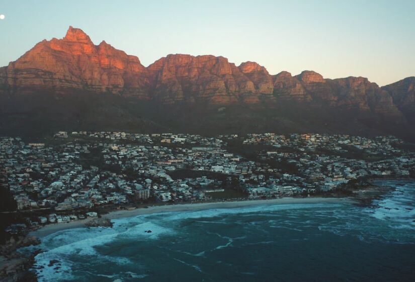 Cidade do Cabo é um símbolo da miscigenação de culturas e reconhecida como uma das cidades mais bonitas do mundo. Foto: Taryn Elliott/Pexels.