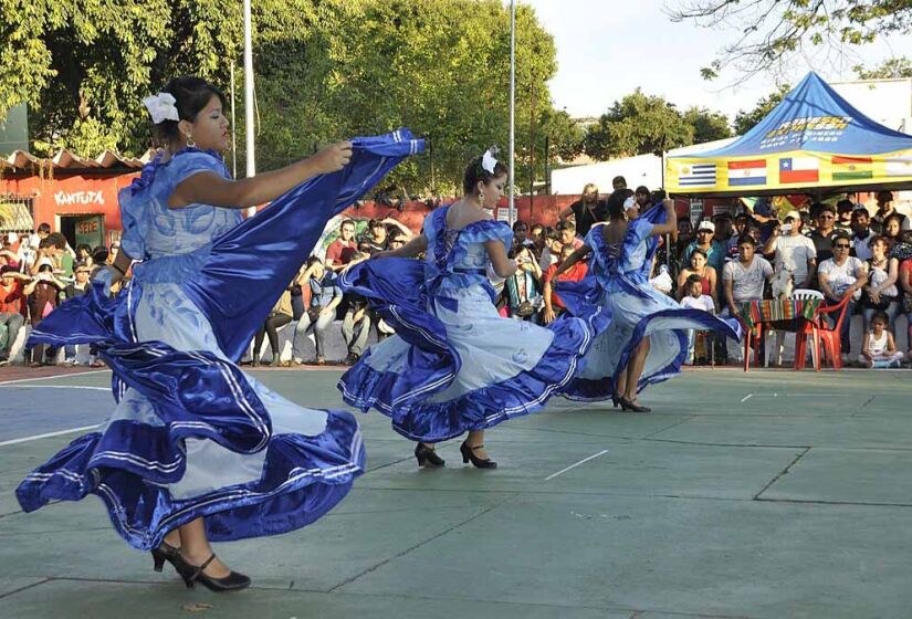 Idealizada para que os imigrantes bolivianos pudessem matar as saudades da cultura e gastronomia típicas de seu país, a Feira Kantuta  acontece aos domingos na Praça Kantuta, no Canindé - Foto: Wikimedia Commons