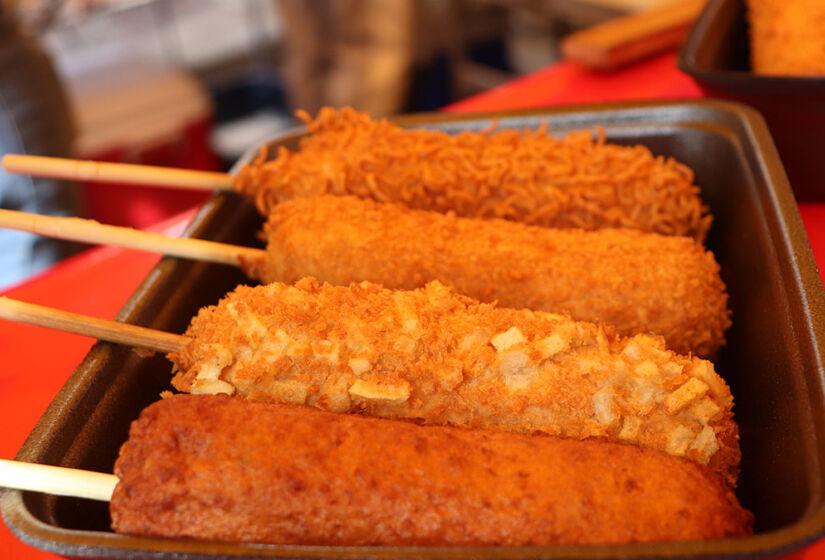 A feira do Bom Retiro é outra opção para quem deseja uma experiência multicultural. Hot dog coreano - Foto: Divulgação