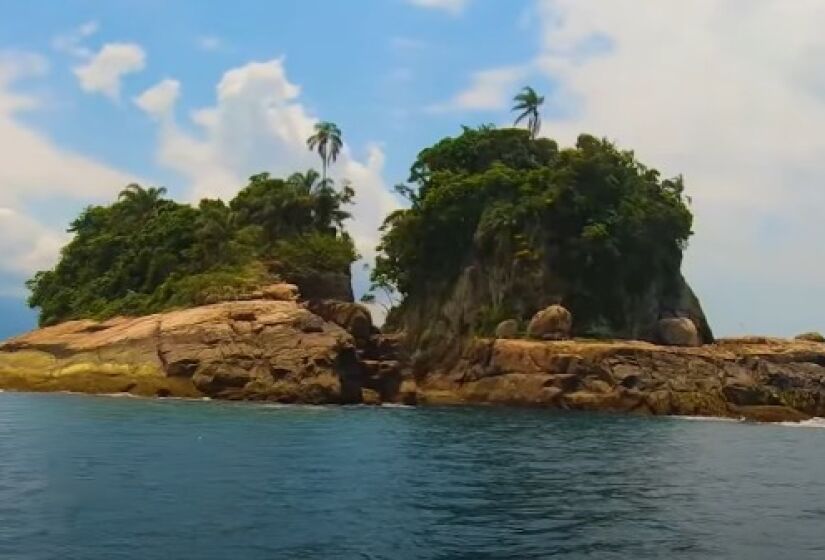 Imagens da Praia da Selinha, a menor praia do mundo, que fica em Ubatuva - (Foto: Reprodução/Youtube Ubatuba Guide)