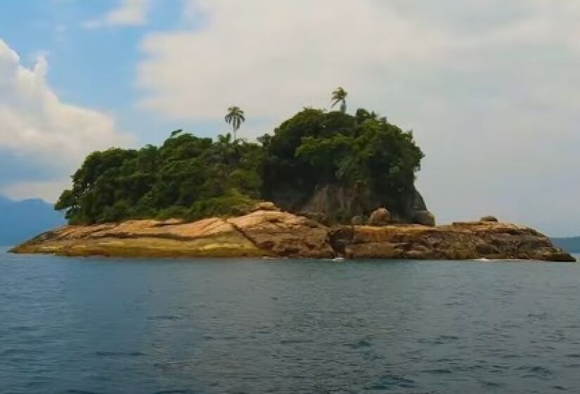 Imagens da Praia da Selinha, a menor praia do mundo, que fica em Ubatuva - (Foto: Reprodução/Youtube Ubatuba Guide)