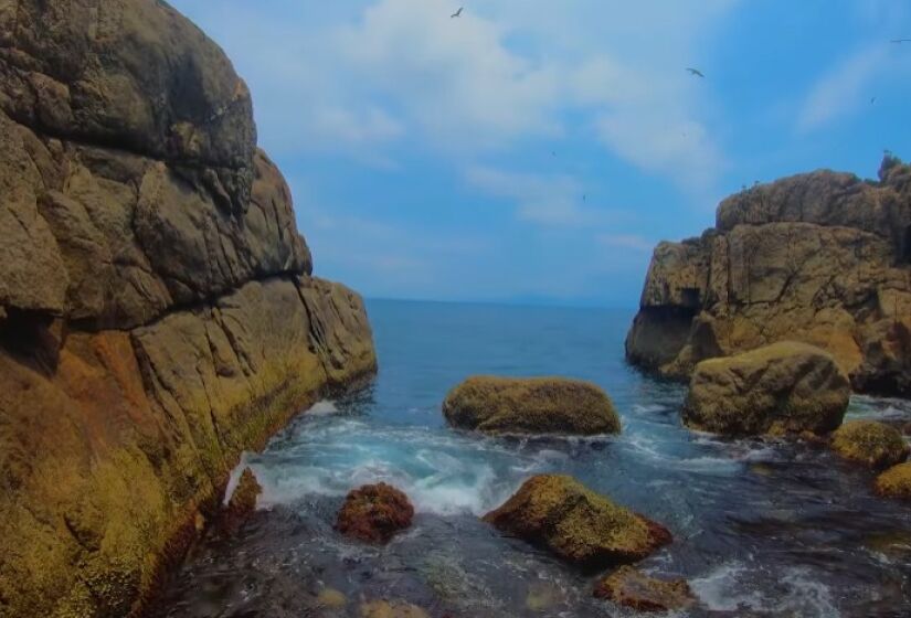 Imagens da Praia da Selinha, a menor praia do mundo, que fica em Ubatuva - (Foto: Reprodução/Youtube Ubatuba Guide)