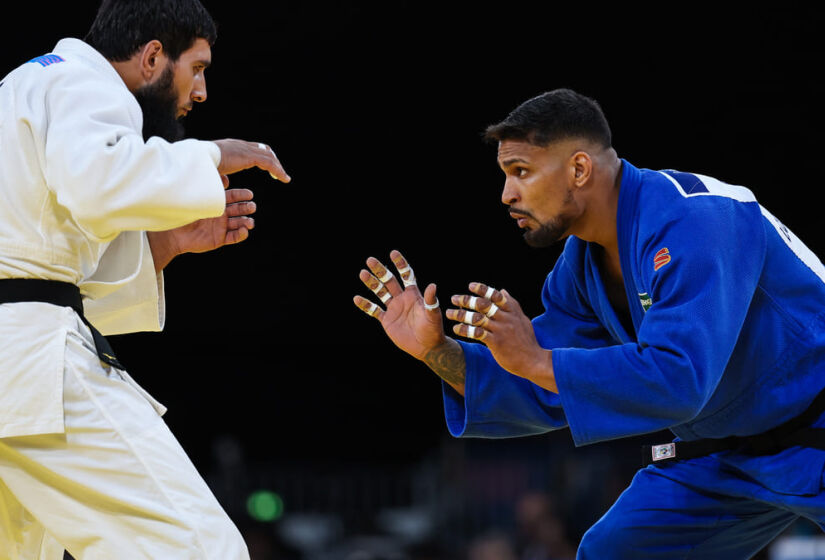 Jogos Olímpicos Paris 2024 - Judô masculino - Leonardo Gonçalves (kimono azul) enfrenta Dzhafar Kostoev, atleta dos Emirados Árabes Unidos. 
(Foto: Miriam Jeske/COB)
