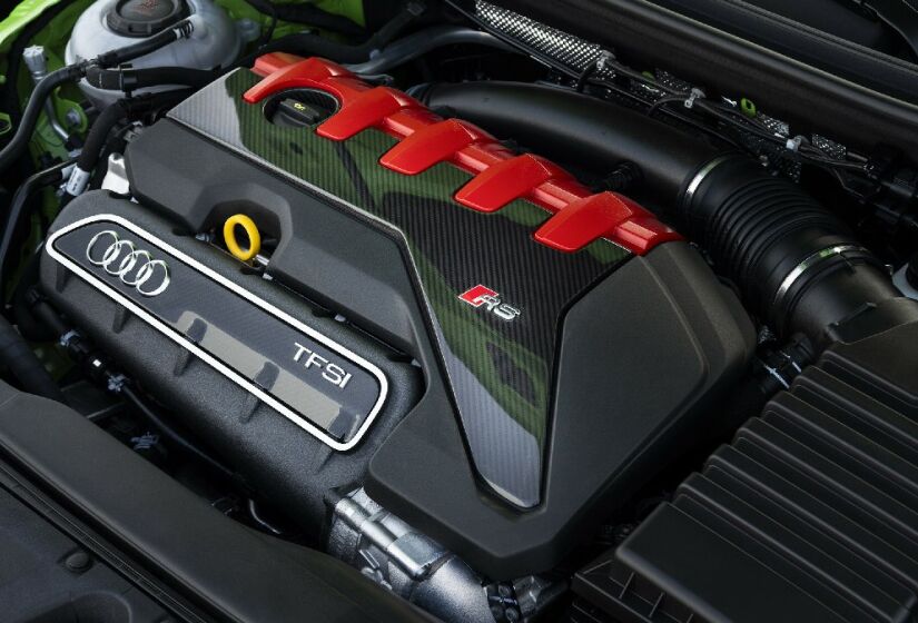 O RS 3 é equipado com o motor 2.5 TFSI (turbo) da Audi Sport com 294 kW (400 cavalos) de potência e 50,5 kgfm de torque, acoplado à transmissão S tronic de 7 marchas
Divulgação