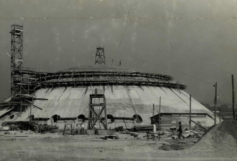 Construção da Oca, no Parque Ibirapuera, na década de 1950 - Foto: Folhapress