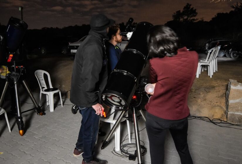 No local, é possível realizar atividades com telescópios de 250mm, 400mm, 500mm e 600mm. De acordo com a organização, é possível observar Saturno e Júpiter durante o mês de outubro. Foto: Divulgação