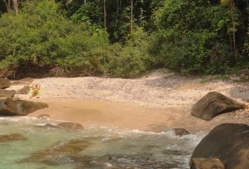 Localizada próxima à famosa Praia do Félix, em Ubatuba, a Praia das Conchas se destaca por sua tranquilidade e beleza natural. Foto: Prefeitura de Ubatuba