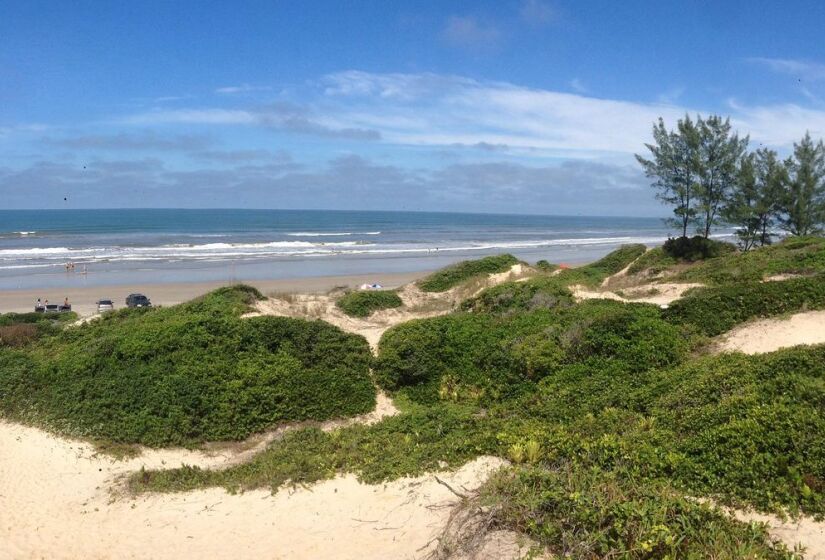 A Praia do Félix, no Norte de Ubatuba, é frequentada por turistas que visitam o Litoral Norte de São Paulo. Com uma faixa de areia e mar adequado tanto para banho quanto para surfe, a praia atrai diferentes públicos. / Foto: Tripadvisor/Daniel M