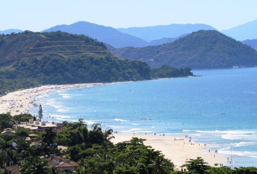 Com mais de 3 km de extensão, Juquehy possui uma faixa de areia compacta, ideal para atividades como corrida, futebol, frescobol e ciclismo. / Foto: Guilherme Henrique de Almeida via Flickr