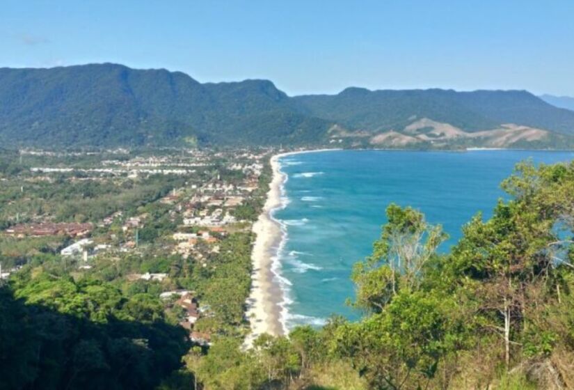 Localizado em São Sebastião, no litoral norte de São Paulo, Maresias é uma das praias mais conhecidas da região. Famosa por suas ondas fortes, atrai surfistas do Brasil e do exterior, sendo palco de campeonatos de surfe. / Foto: Divulgação
