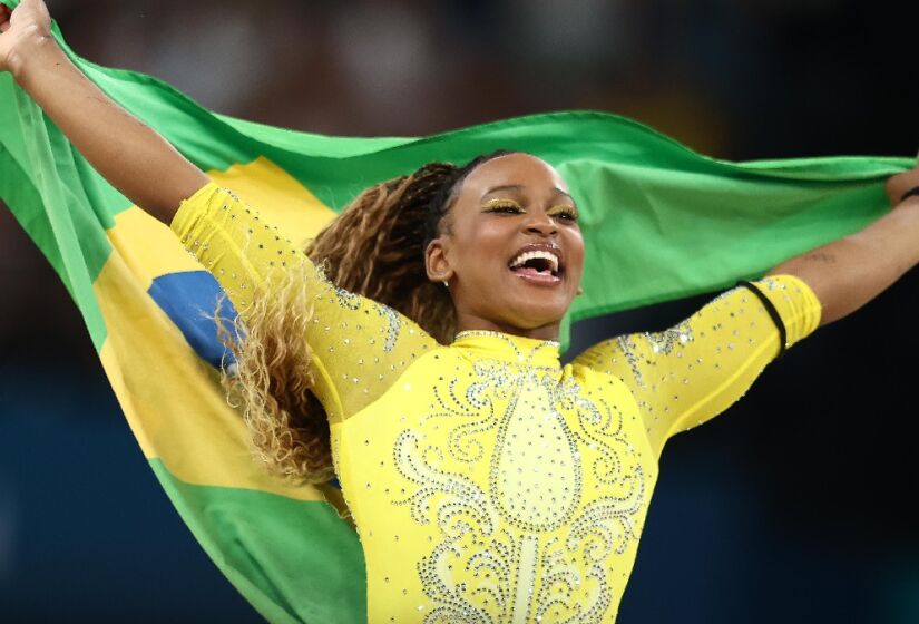 Quatro vezes medalhistas em Paris-2024, Rebeca Andrade é atleta do Flamengo. A ginasta é a melhor medalhista da história brasileira nos Jogos Olímpicos, com seis medalhas, sendo duas de ouro, três de prata e uma de bronze. Fato esse que contribuiu para as três medalhas de ouro que o Flamengo possui (duas com ela e uma com Isaquias), entre as 32 medalhas totais do time carioca - (Foto: Luiza Moraes/COB)