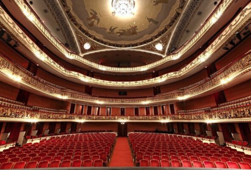 Inspirado na Ópera de Paris, o Theatro trouxe São Paulo ao cenário internacional de espetáculos. / Foto: Ricardo Kleine/Divulgação (via assessoria)