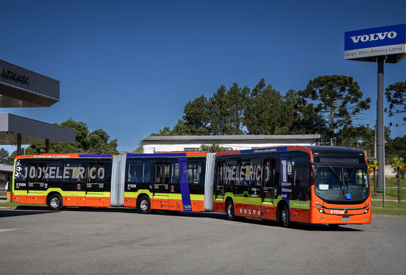 Ônibus biarticulado 100% elétrico Volvo BZRT/Divulgação