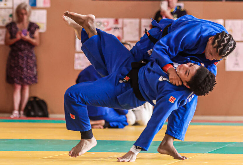 Treino da delegação de Judô. Na foto a atleta Rafaela Silva executa golpe em uma atleta que integra a comissão.  (Foto: Wander Roberto/COB)
