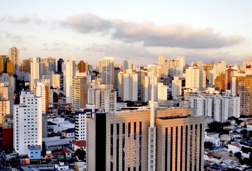 Bairro tradicional conhecido na Capital, Vila Mariana está localizada próxima a importantes vias de acesso, como as Avenidas Paulista, Domingos de Morais, 23 de Maio e a Rodovia dos Imigrantes. Além disso, conta com estações de metrô (linha azul) e diversas linhas de ônibus, facilitando a locomoção para outras regiões da cidade - (Rubens Chaves/Folhapress)