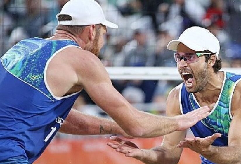 Alison Cerutti e Bruno Schmidt ganharam a medalha de ouro no vôlei de praia, nas Olimpíadas no Rio 2016
/Reprodução/Redes sociais