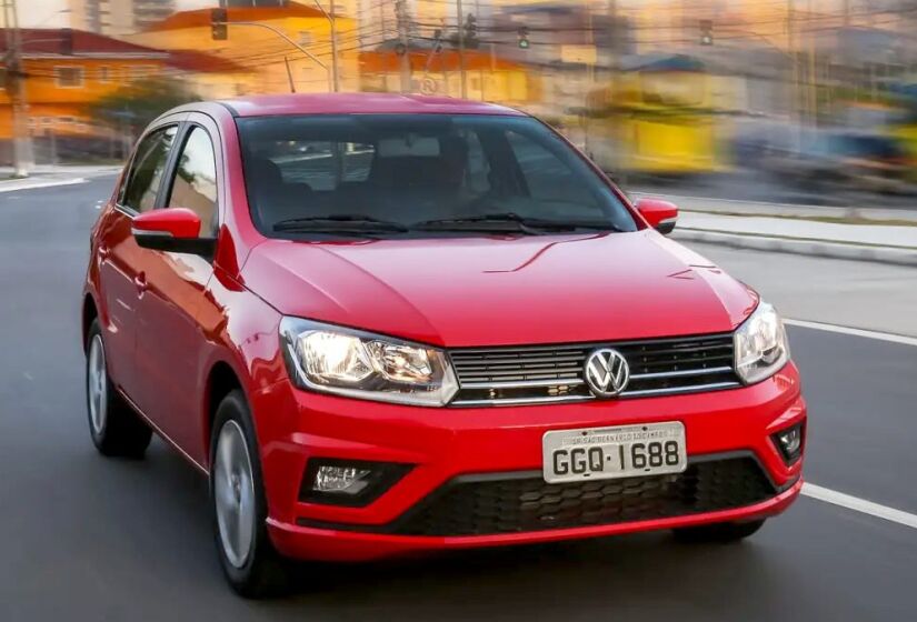 Na quarta posição, a primeira fora do pódio, está o Volkswagen Gol, um dos modelos mais tradicionais da história brasileira. O querido modelo saiu de linha em 2022, porém seguiu em alta nos corações e concessionárias brasileiros. O primeiro modelo do carro foi em 1980. Por muitos anos o Gol foi, inclusive, o modelo mais vendido do País - (Divulgação/Volkswagen)