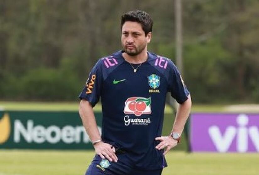 Arthur Elias, ex-técnico do Corinthians e atual treinador de Seleção Brasileira Feminina, concorre ao prêmio de Melhor Treinador do Ano no Feminino
/Reprodução/Redes sociais