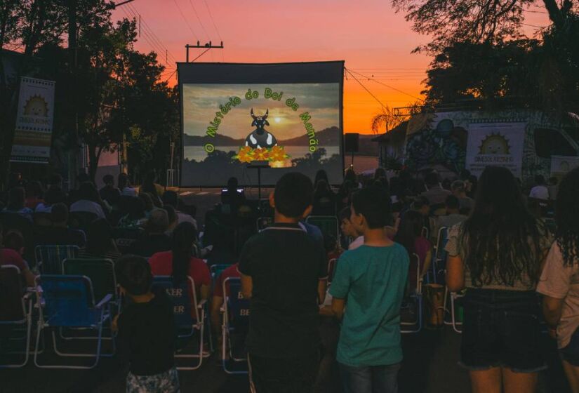 Em agosto, as cinco sessões de cinema do 'CineSolar' em Parelheiros, Aclimação, Shangrilá e Cantinho do Céu alcançaram cerca de 800 pessoas. Foto: Thaina Tibana/CineSolar