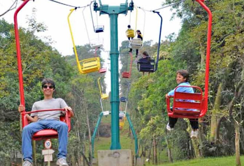 O Parque Estoril conta com teleférico, zoológico, pedalinho, stand up paddle e caiaques, trilhas para caminhada, jardim sensorial, área de piquenique, área de banho e muito mais - (Divulgação/PMSBC)