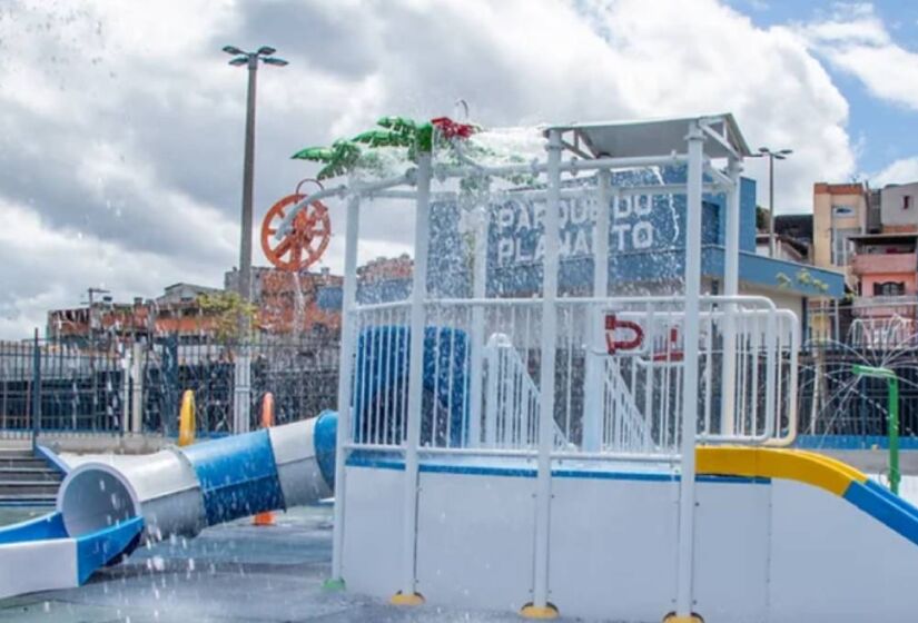 Esse é o primeiro Parque Aquático Infantil de Carapicuíba e fica no Parque do Planalto, na zona sul da cidade. Foto: Divulgação.