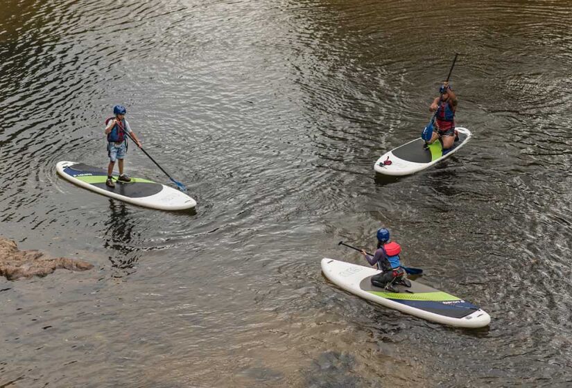 No rio, é possível praticar várias atividades como o stand up paddle - foto: Alécio Cezar / Divulgação SelvaSP