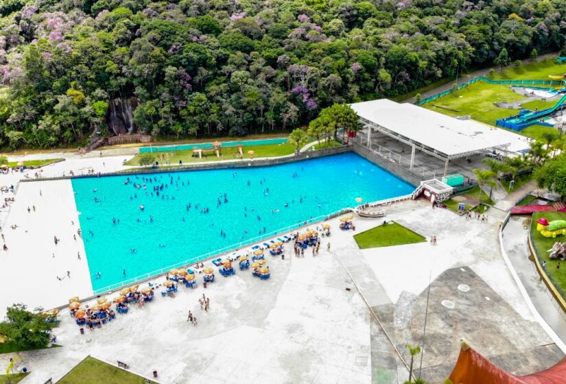 A piscina com ondas é uma atração a parte/ Foto: Divulgação/Viva Parque