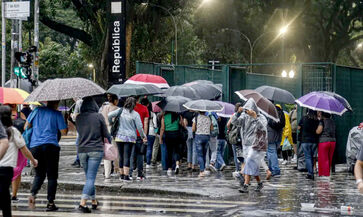 Fim de semana deve ser de chuvas prolongadas, tempestades ou céu nublado por vários dias, dependendo das condições climáticas locais