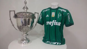 O Verdão utiliza uma estrela vermelha sobre seu escudo no uniforme, simbolizando a conquista do torneio de 1951