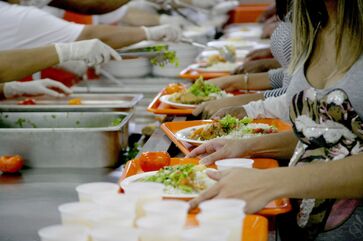 Servindo pratos típicos, todas as unidades vão funcionar nos dias 24 e 31/12, e servirão apenas o almoço especial