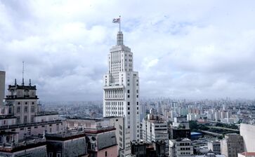 Banespão ou Farol Santander? Para os paulistanos, a polêmica dos apelidos está no ar.