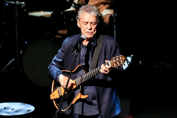 Chico Buarque passou por cirurgia no Rio