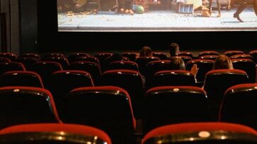 Homem de 27 anos foi preso em flagrante após abordar uma mulher em um cinema e mantê-la refém usando uma faca