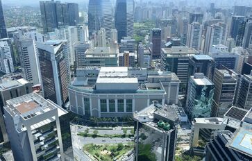 Vista aérea de shopping na Vila Olímpia, em São Paulo