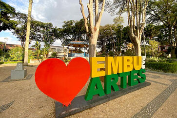 Prefeitura de Embu das Artes, na Grande São Paulo, interditou a avenida do Escoamento, no Jardim Magali