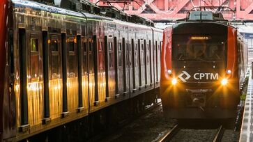 Falhas causaram superlotação e lentidão no transporte sobre trilhos
