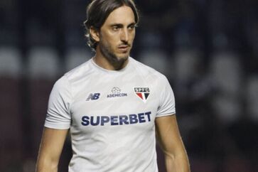 Técnico pediu demissão do clube após a terceira derrota seguida