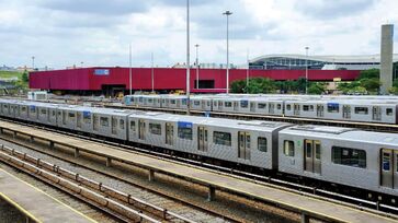 Trens da linha 3-Vermelha do Metrô operam com velocidade reduzida