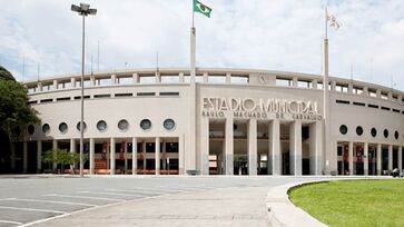 Museu do Futebol realiza ações gratuitas de futebol, parkour e slack line