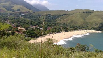 A praia de Paúba tem apenas 450 metros de extensão e não costuma ser frequentada por muita gente